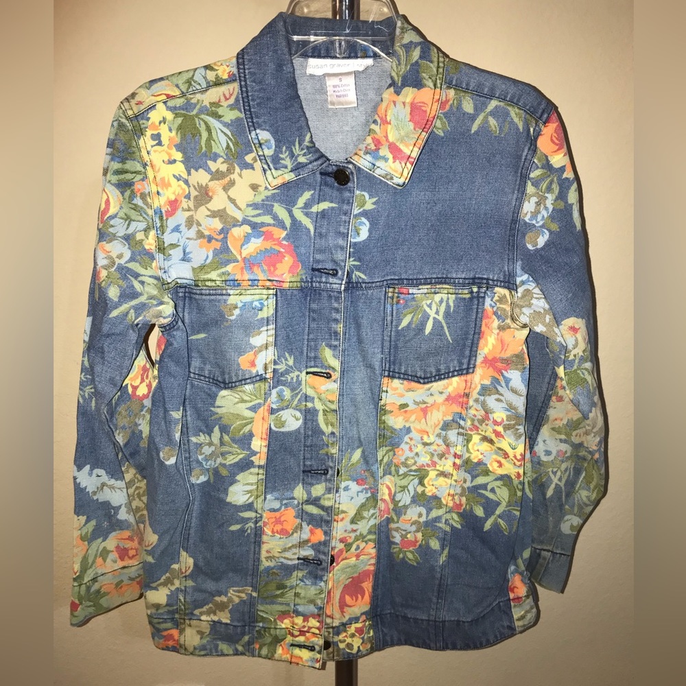 Susan Graver Style- Lightly worn floral print jean jacket. Great condition!
